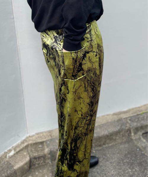 mi via loca（ミヴィアロカ）の「ベロア グランジプリント Iラインスカート（スカート・レディース・グリーン系/グレー系/ブルー・FREE）」の17枚目の写真