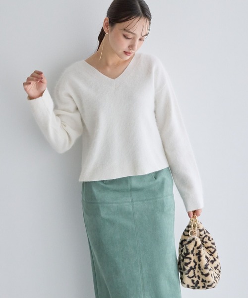 Andemiu（アンデミュウ）の「【洗える】アンゴラショートVネックニット116866（ニット/セーター・レディース・ブラック/ライトピンク/オフホワイト・FREE）」の6枚目の写真