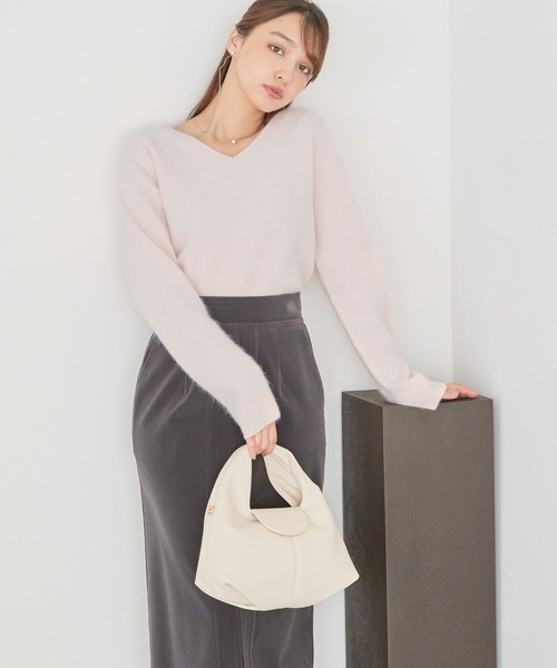 Andemiu（アンデミュウ）の「【洗える】アンゴラショートVネックニット116866（ニット/セーター・レディース・ブラック/ライトピンク/オフホワイト・FREE）」の11枚目の写真