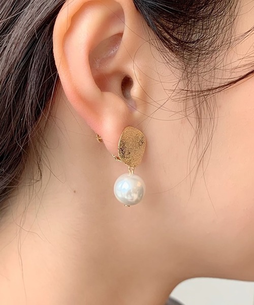ciite'(シーテ)の「グリッタープレート × パールイヤリング (両耳用)(イヤリング・レディース・シルバー/ゴールド/ピンクゴールド・FREE)」の8枚目の写真