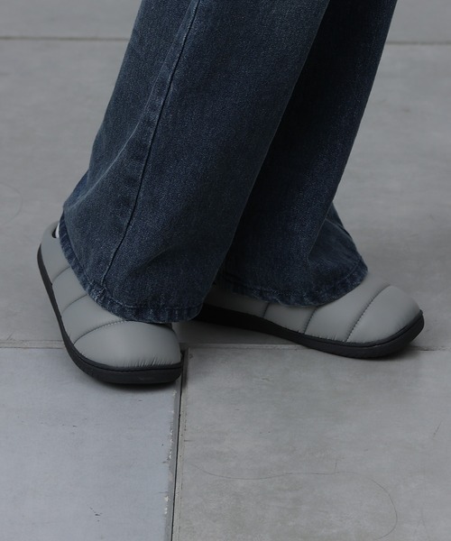 COLONY 2139（コロニートゥーワンスリーナイン）の「クロッグシューズ（ルームシューズ/スリッパ・レディース・グレー/ブラック・LARGE/MEDIUM）」の11枚目の写真