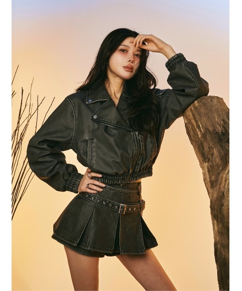 Darich（ダーリッチ）の「アンティークレザープリーツショートパンツ（その他パンツ・レディース・ブラウン/ブラック・S/M）」の11枚目の写真