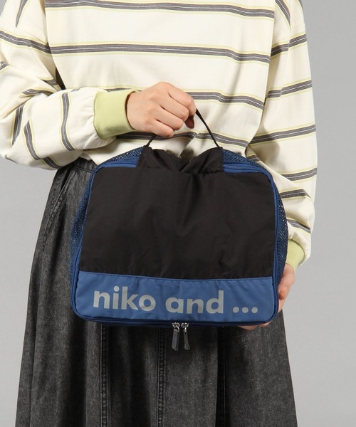 niko and...(ニコアンド)の「オリジナルニコロゴオーガナイザー/Mサイズ(トラベルグッズ・レディース・アイボリー/ブラック・XX-SMALL)」の5枚目の写真