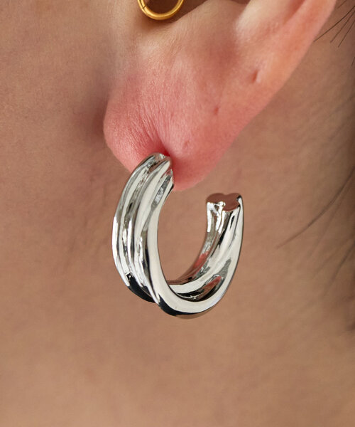 un dix cors（アンディコール）の「ヴィンテージ風フープピアス（ピアス（両耳用）・レディース・ゴールド/シルバー・FREE）」の2枚目の写真