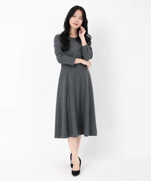 STRAWBERRY-FIELDS（ストロベリーフィールズ）の「ウール天竺美ラインワンピース（ワンピース・レディース・ネイビー/MD.Gray/グレイッシュベージュ・2）」の4枚目の写真