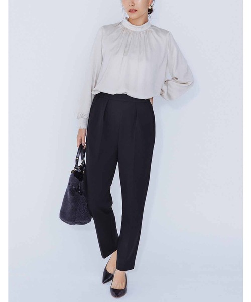 IEDIT(イディット)の「IEDIT 帯電防止加工がうれしい いつもキレイな黒が続く純黒素材の裏微起毛バレエフィット(R)パンツ〈ブラック〉(スーツパンツ・レディース・ブラック・M/L/LL/3L/4L/S)」の2枚目の写真