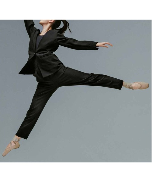 IEDIT(イディット)の「IEDIT 帯電防止加工がうれしい いつもキレイな黒が続く純黒素材の裏微起毛バレエフィット(R)パンツ〈ブラック〉(スーツパンツ・レディース・ブラック・M/L/LL/3L/4L/S)」の4枚目の写真