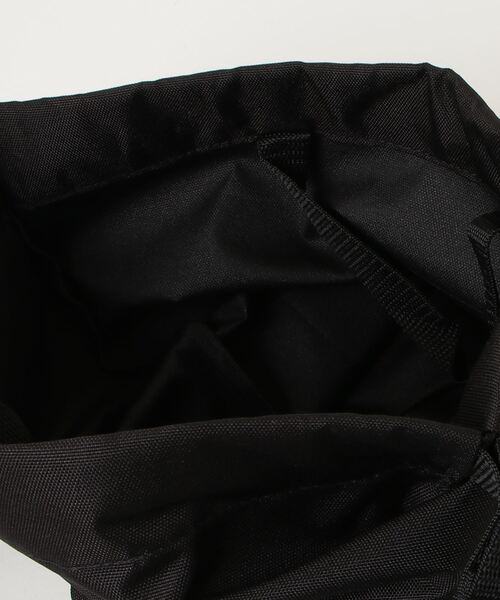 Mark Gonzales（マーク・ゴンザレス）の「MARK GONZALES ART WORK /【web限定】マークゴンザレス　ポリエステルナイロン ロゴ刺繍ナップザック（バックパック/リュック・メンズ・ブラック・FREE）」の3枚目の写真