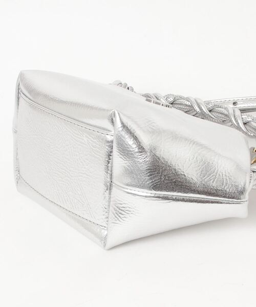GANNI（ガニー）の「GANNI Bou Bag Mini Metallic ガニー ボウ バッグ ミニ メタリック ハンドバッグ（ハンドバッグ・レディース・シルバー・FREE）」の13枚目の写真