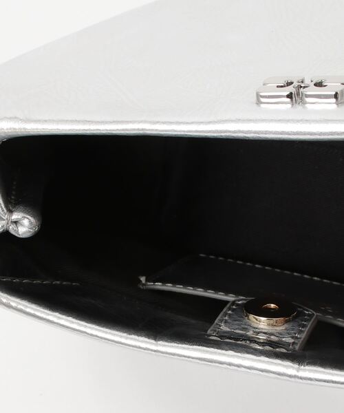 GANNI（ガニー）の「GANNI Bou Bag Mini Metallic ガニー ボウ バッグ ミニ メタリック ハンドバッグ（ハンドバッグ・レディース・シルバー・FREE）」の12枚目の写真