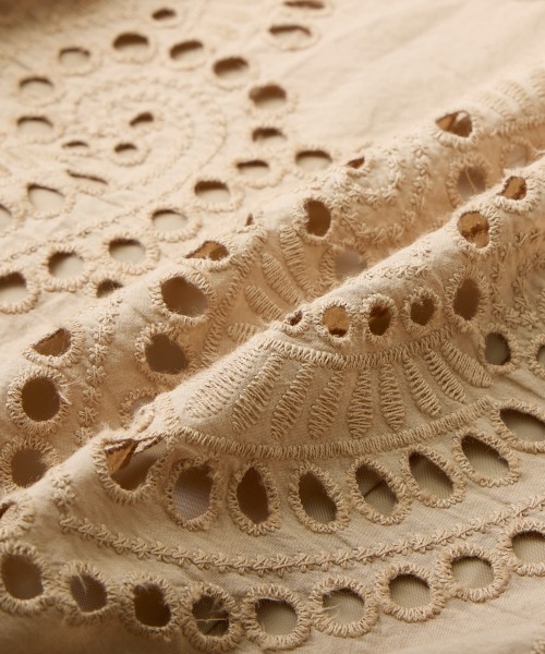 nissen（ニッセン）の「バックパンチングレーストレンチコート（トレンチコート・レディース・ブラック/ベージュ・3L/LL/L/M/S）」の15枚目の写真