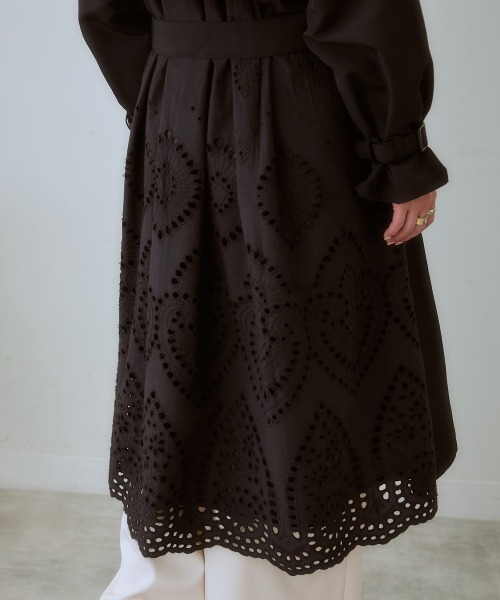 nissen（ニッセン）の「バックパンチングレーストレンチコート（トレンチコート・レディース・ブラック/ベージュ・3L/LL/L/M/S）」の10枚目の写真