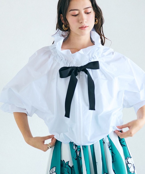 Audie a Muses(オーディアミューズ)の「メモリージップアップブラウス(シャツ/ブラウス・レディース・ブルー/オフホワイト/ブラック・FREE)」の5枚目の写真