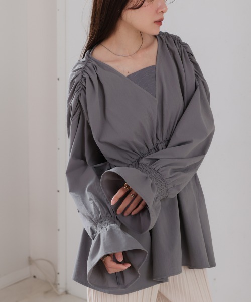 Bab（バブ）の「キャンディースリーブギャザーブラウス（シャツ/ブラウス・レディース・ベージュ/オフホワイト/チャコールグレー・M）」の4枚目の写真