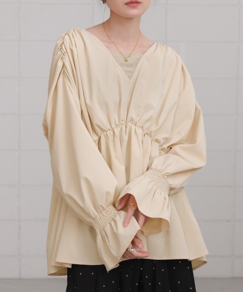 Bab（バブ）の「キャンディースリーブギャザーブラウス（シャツ/ブラウス・レディース・ベージュ/オフホワイト/チャコールグレー・M）」の16枚目の写真