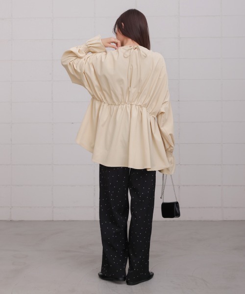 Bab（バブ）の「キャンディースリーブギャザーブラウス（シャツ/ブラウス・レディース・ベージュ/オフホワイト/チャコールグレー・M）」の21枚目の写真