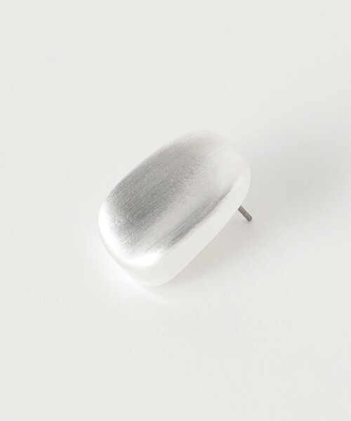 green label relaxing（グリーンレーベルリラクシング）の「スクエアプレート ピアス（ピアス（両耳用）・レディース・ゴールド/シルバー・FREE）」の3枚目の写真