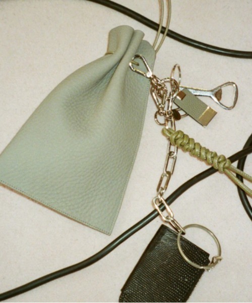 ITTI(イッチ)の「ITTI/イッチ/CRISTY SNAKE KNOT CHARM / STCOW(キーホルダー・メンズ・アイボリー/ブラック/ライトグレー・F)」の5枚目の写真