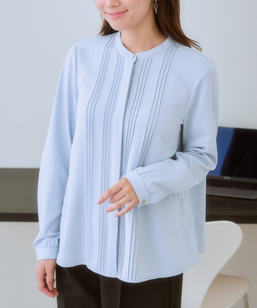 7days Life Styling（セブンデイズライフスタイリング）の「ストレッチパウダーサテンピンタックブラウス（しわになりにくい・速乾・洗濯機OK・UVカット）<大きいサイズ有>（シャツ/ブラウス・レディース・オフホワイト/ライトグレー/ネイビー/グレイッシュベージュ・LL/3L/M/L/S/4L）」の15枚目の写真