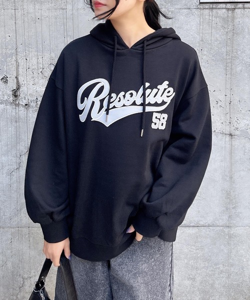 INGNI（イング）の「ベースボールロゴパーカーチュニック（パーカー・レディース・ブラック×グレー/ベージュ系その他/ベージュ系その他2/レッド系・M）」の2枚目の写真