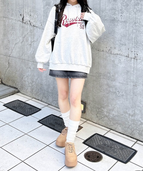 INGNI（イング）の「ベースボールロゴパーカーチュニック（パーカー・レディース・ブラック×グレー/ベージュ系その他/ベージュ系その他2/レッド系・M）」の9枚目の写真