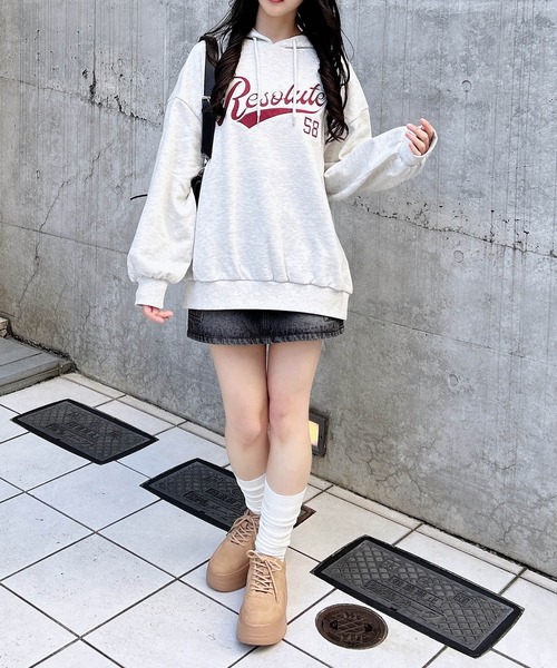 INGNI（イング）の「ベースボールロゴパーカーチュニック（パーカー・レディース・ブラック×グレー/ベージュ系その他/ベージュ系その他2/レッド系・M）」の10枚目の写真