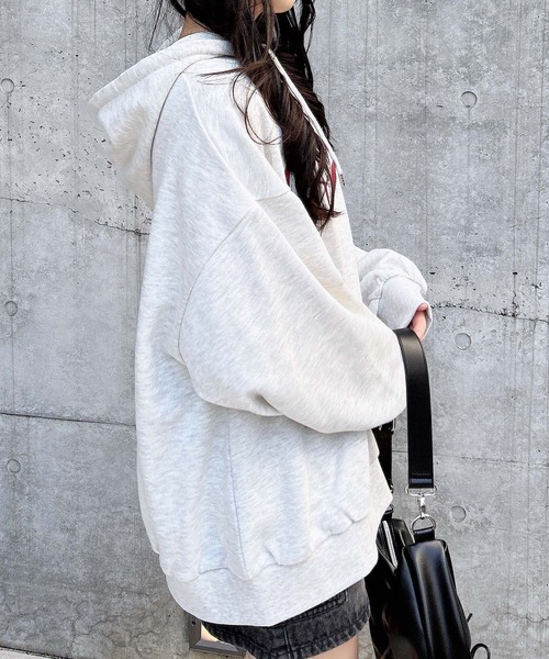 INGNI（イング）の「ベースボールロゴパーカーチュニック（パーカー・レディース・ブラック×グレー/ベージュ系その他/ベージュ系その他2/レッド系・M）」の7枚目の写真