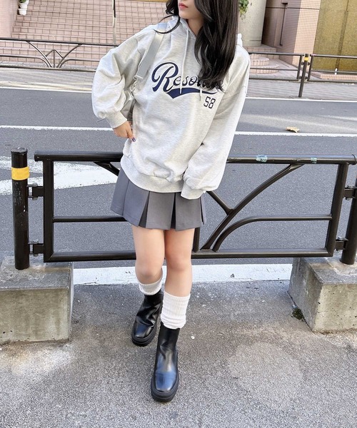 INGNI（イング）の「ベースボールロゴパーカーチュニック（パーカー・レディース・ブラック×グレー/ベージュ系その他/ベージュ系その他2/レッド系・M）」の21枚目の写真