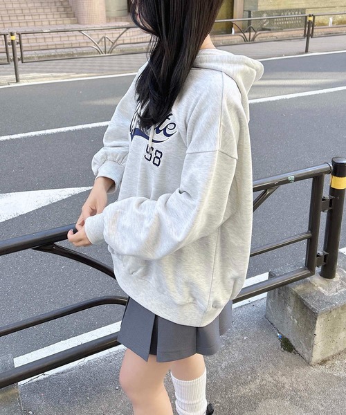 INGNI（イング）の「ベースボールロゴパーカーチュニック（パーカー・レディース・ブラック×グレー/ベージュ系その他/ベージュ系その他2/レッド系・M）」の19枚目の写真