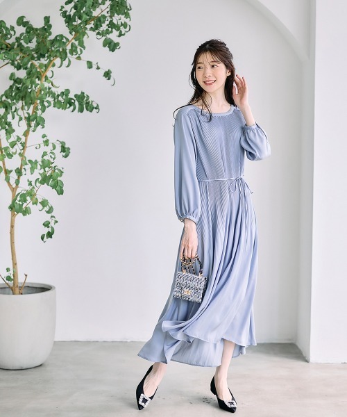 12Twelve Agenda(トゥエルブ アジェンダ)の「ソフトサテン消しプリーツ前後差ヘムワンピース(ワンピース・レディース・サックスブルー/チャコールグレー・M)」の5枚目の写真