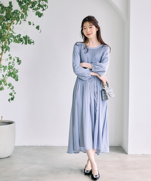 12Twelve Agenda(トゥエルブ アジェンダ)の「ソフトサテン消しプリーツ前後差ヘムワンピース(ワンピース・レディース・サックスブルー/チャコールグレー・M)」の6枚目の写真
