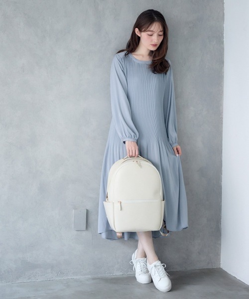 12Twelve Agenda(トゥエルブ アジェンダ)の「ソフトサテン消しプリーツ前後差ヘムワンピース(ワンピース・レディース・サックスブルー/チャコールグレー・M)」の12枚目の写真