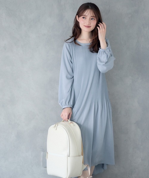 12Twelve Agenda(トゥエルブ アジェンダ)の「ソフトサテン消しプリーツ前後差ヘムワンピース(ワンピース・レディース・サックスブルー/チャコールグレー・M)」の13枚目の写真