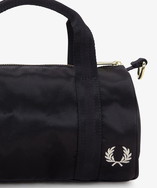 【FRED PERRY】★人気★エイミー ミニ バケットバッグ セール】Amy Winehouse Mini Satin Barrel Bag／エイミー