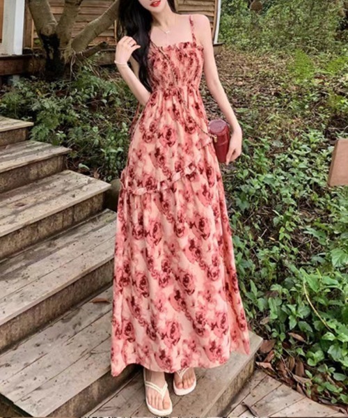 SallyLunn(サリーラン)の「【リゾートムード漂う主役ワンピ】花柄フリルキャミワンピース(ワンピース・レディース・ブラック/レッド・MEDIUM/LARGE)」の1枚目の写真