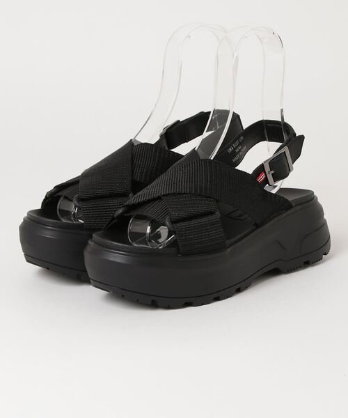 HUNTER(ハンター)の「【HUNTER】 U CITY REBEL WEBBING CROSS-OVER SANDAL シティレーベルウェビィングクロスオーバーサンダル(サンダル・レディース・ブラック・5/6/4)」の6枚目の写真