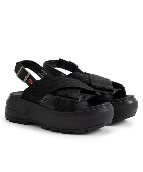 HUNTER(ハンター)の「【HUNTER】 U CITY REBEL WEBBING CROSS-OVER SANDAL シティレーベルウェビィングクロスオーバーサンダル(サンダル・レディース・ブラック・5/6/4)」の11枚目の写真