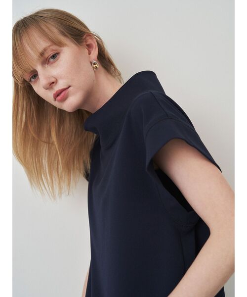 ELENDEEK（エレンディーク）の「オフネックカットソー（Tシャツ/カットソー・レディース・オフホワイト/ブラック/ネイビー・FREE）」の5枚目の写真