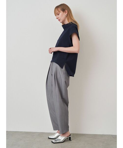 ELENDEEK（エレンディーク）の「オフネックカットソー（Tシャツ/カットソー・レディース・オフホワイト/ブラック/ネイビー・FREE）」の7枚目の写真