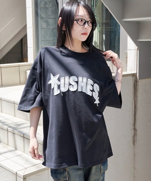 WEGO(ウィゴー)の「WEGO/ダメージアップリケグラフィックT(Tシャツ/カットソー・メンズ・ホワイト/ブラック/スミクロ・LARGE/MEDIUM)」の1枚目の写真