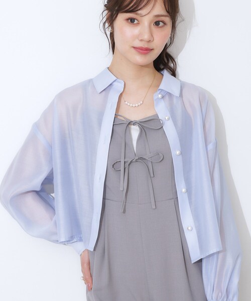 couture brooch（クチュールブローチ）の「【洗える・オシャレな透け感】パール調ボタンシアーシャツ（シャツ/ブラウス・レディース・サンドベージュ/アイボリー/サックスブルー/ホワイト系3・42/38/36）」の4枚目の写真