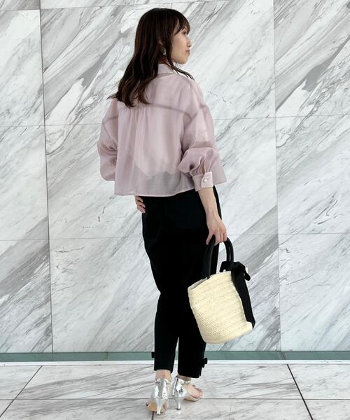 couture brooch（クチュールブローチ）の「【洗える・オシャレな透け感】パール調ボタンシアーシャツ（シャツ/ブラウス・レディース・サンドベージュ/アイボリー/サックスブルー/ホワイト系3・42/38/36）」の20枚目の写真