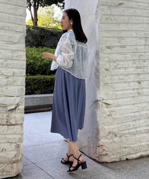 couture brooch（クチュールブローチ）の「【洗える・オシャレな透け感】パール調ボタンシアーシャツ（シャツ/ブラウス・レディース・サンドベージュ/アイボリー/サックスブルー/ホワイト系3・42/38/36）」の6枚目の写真