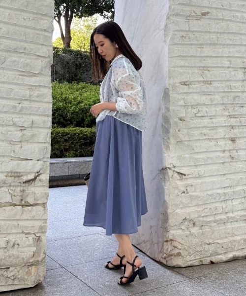 couture brooch（クチュールブローチ）の「【洗える・オシャレな透け感】パール調ボタンシアーシャツ（シャツ/ブラウス・レディース・サンドベージュ/アイボリー/サックスブルー/ホワイト系3・42/38/36）」の7枚目の写真