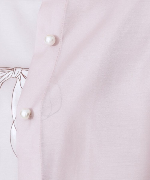 couture brooch（クチュールブローチ）の「【洗える・オシャレな透け感】パール調ボタンシアーシャツ（シャツ/ブラウス・レディース・サンドベージュ/アイボリー/サックスブルー/ホワイト系3・42/38/36）」の10枚目の写真