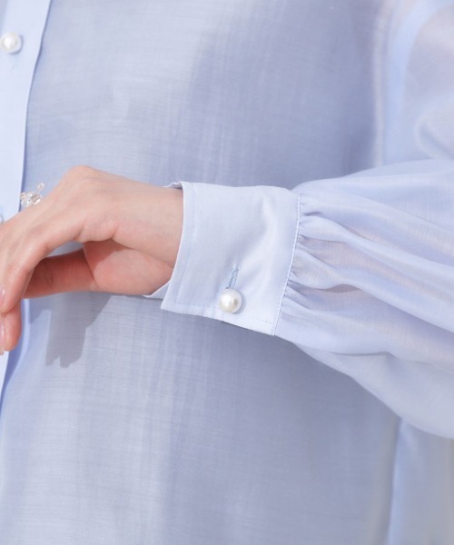 couture brooch（クチュールブローチ）の「【洗える・オシャレな透け感】パール調ボタンシアーシャツ（シャツ/ブラウス・レディース・サンドベージュ/アイボリー/サックスブルー/ホワイト系3・42/38/36）」の18枚目の写真