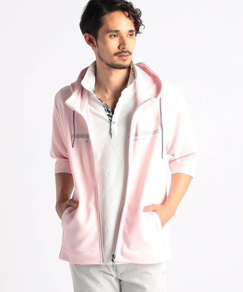 NICOLE CLUB FOR MEN（ニコルクラブフォーメン）の「梨地5分袖フードロゴプリントパーカー（パーカー・メンズ・オフホワイト/ブラック/サックスブルー/ピンク系・MEDIUM/LARGE/X-LARGE）」の4枚目の写真