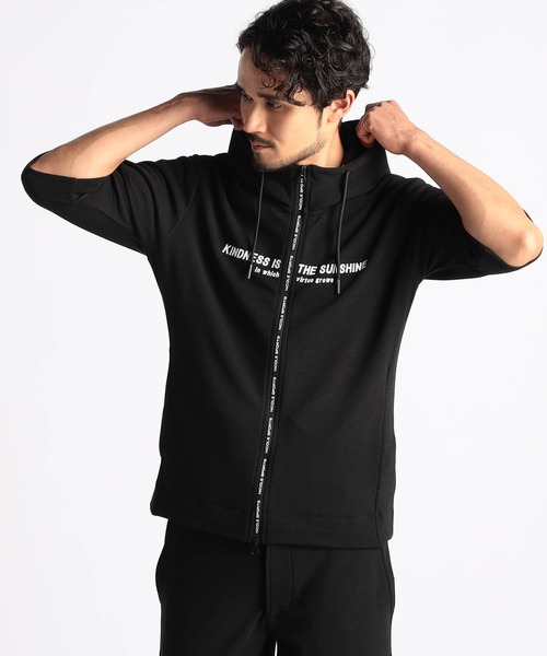 NICOLE CLUB FOR MEN（ニコルクラブフォーメン）の「梨地5分袖フードロゴプリントパーカー（パーカー・メンズ・オフホワイト/ブラック/サックスブルー/ピンク系・MEDIUM/LARGE/X-LARGE）」の2枚目の写真