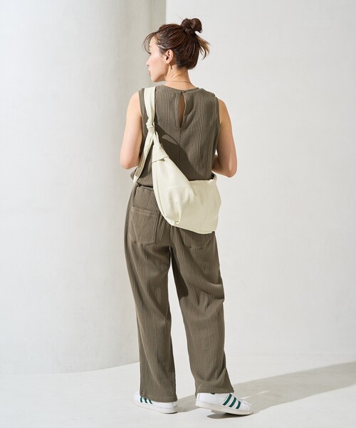 FREAK'S STORE(フリークスストア)の「限定展開 ランダム テレコ ノースリーブ オールインワン(つなぎ/オールインワン・レディース・ブルー/ナチュラル/オリーブ/オレンジ/スミクロ・SMALL/MEDIUM)」の7枚目の写真