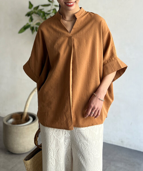 Chez toi（シェトワ）の「リネンタッチ袖ターンバックブラウス（シャツ/ブラウス・レディース・ネイビー/サックスブルー/オフホワイト/キャメル・FREE）」の4枚目の写真